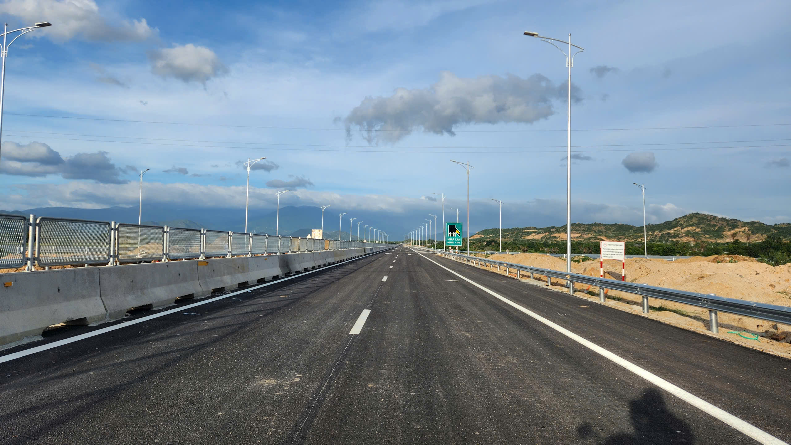 Thi công chiếu sáng nút giao Phan Rang Cao Tốc CLVH